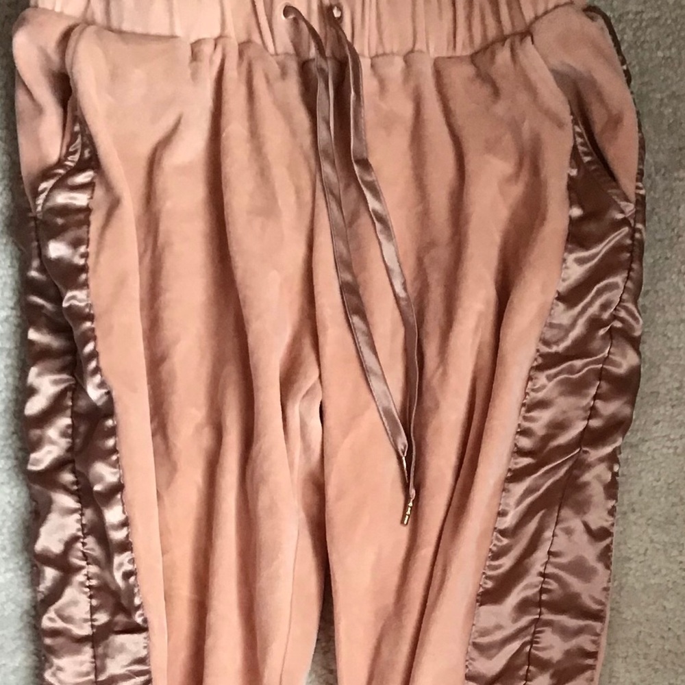 Kendall&Kylie Orange/tan joggers
